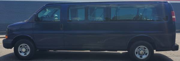2004 Chevrolet Express Base's photo