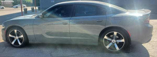 2017 Dodge Charger SE's photo