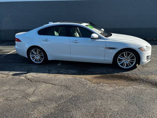 2016 Jaguar XF Prestige's photo